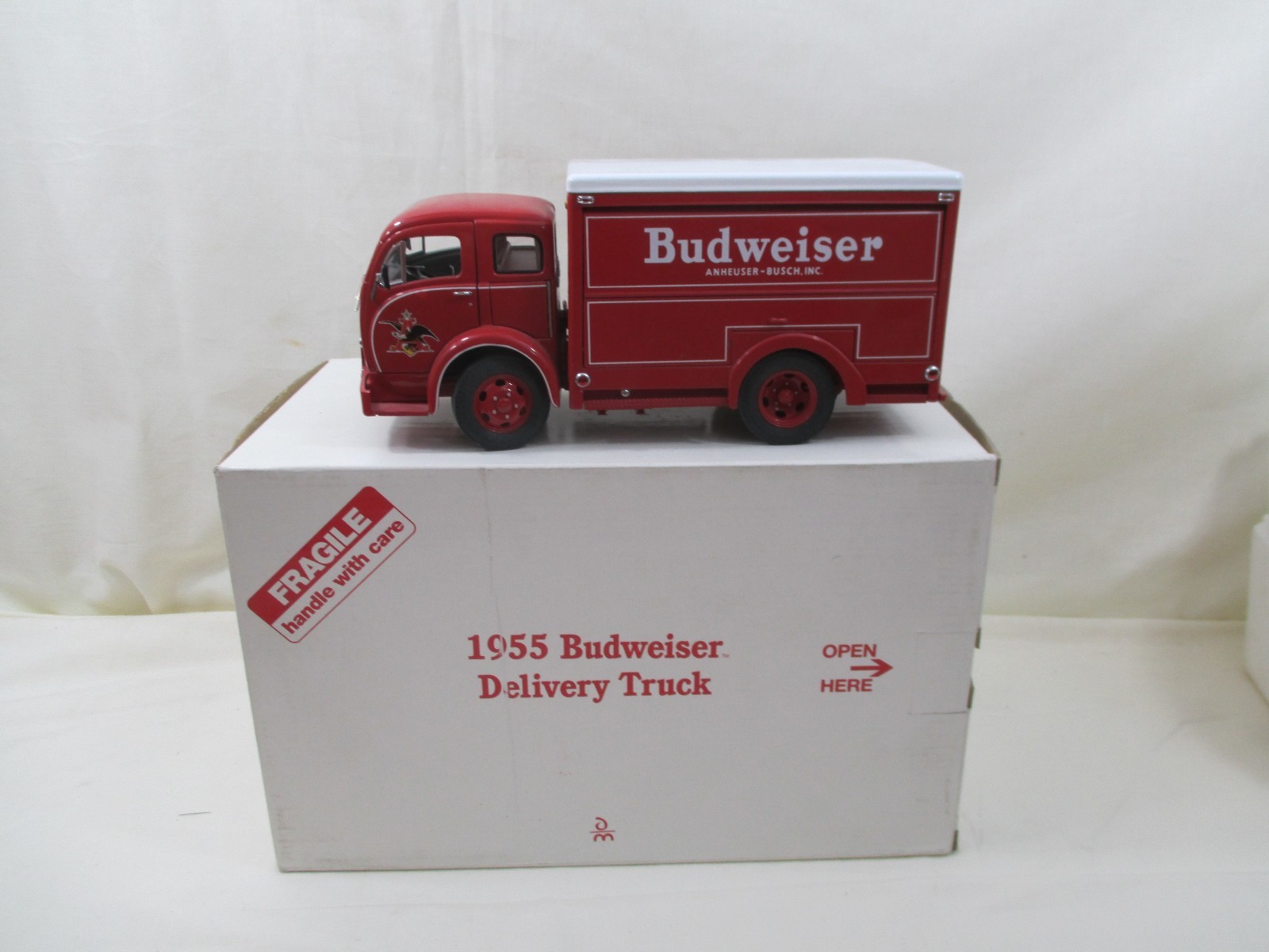 Danbury 1955 Budweiser entrega camión 1 24th escala Diecast Modelo Danbury 1955 Budweiser entrega camión 1 24th escala Diecast Diecast Diecast Modelo 8a8a1d
