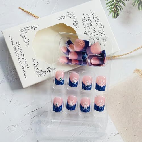 24Pcs Christmas Snowflake Press on Nails Short Square French Tips Fake Nails - Picture 3 of 7