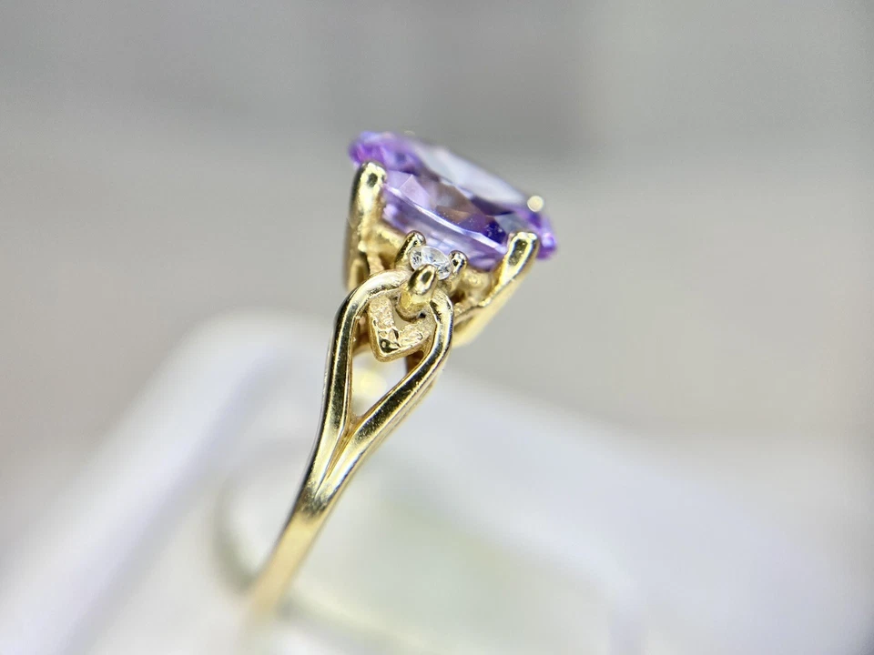 Anillo de cóctel vintage de oro amarillo de 14k forma ovalada elegante rosa púrpura circonita cúbica Foto 4 de 4