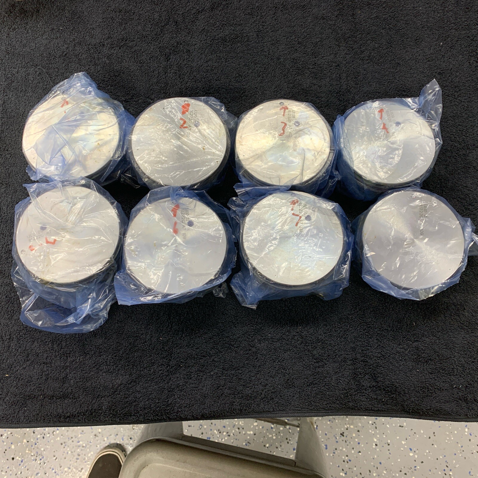 8 NEW GM OEM Hypereutectic Flat Top Pistons Set/Factory Chevy 6.2L LS3