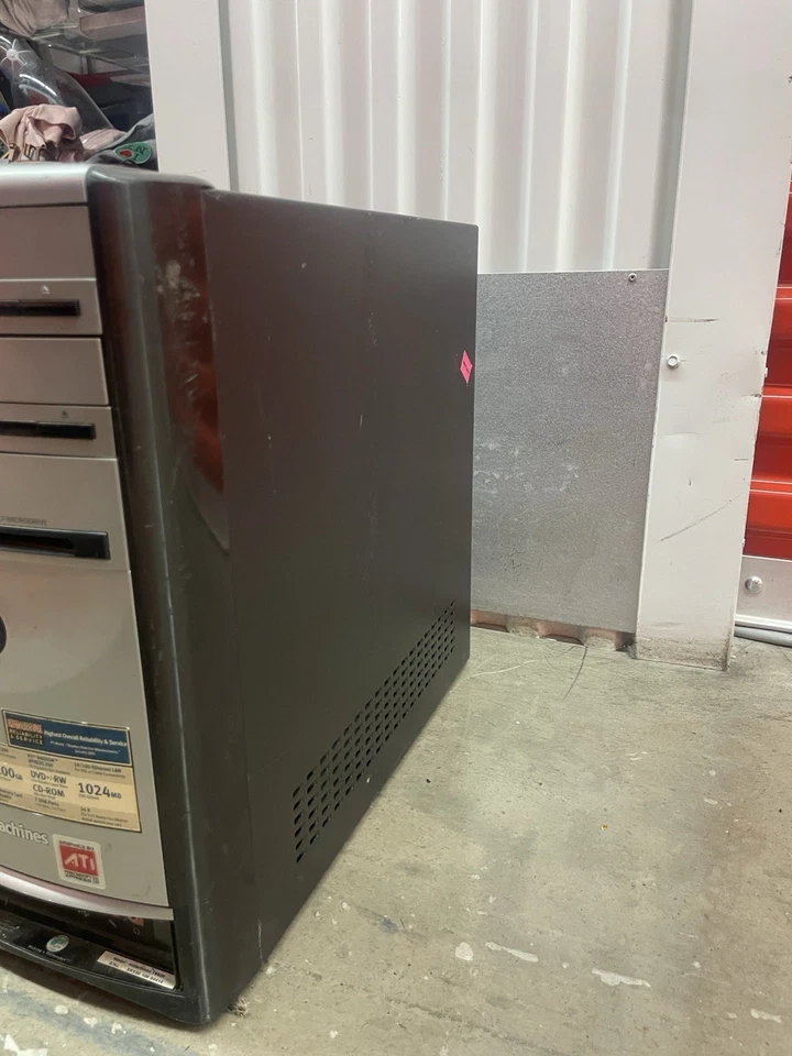 eMachines T1742 (40GB, Intel Celeron, 1.7GHz, 128MB) PC Desktop - T1742 - Image 3 of 4