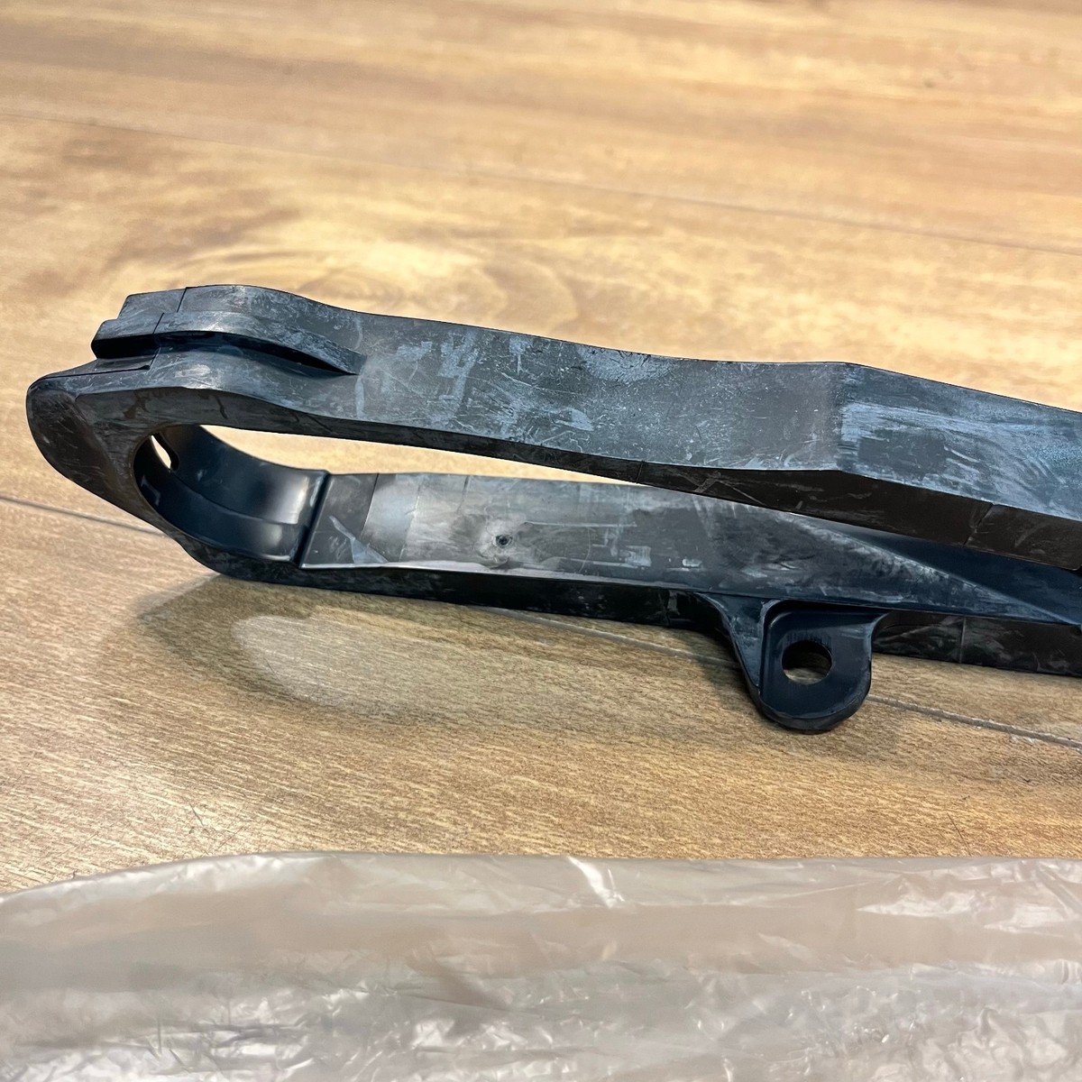 New Honda OEM NOS SWINGARM CHAIN SLIDER / 52170-KZ3-B01 / 97-99