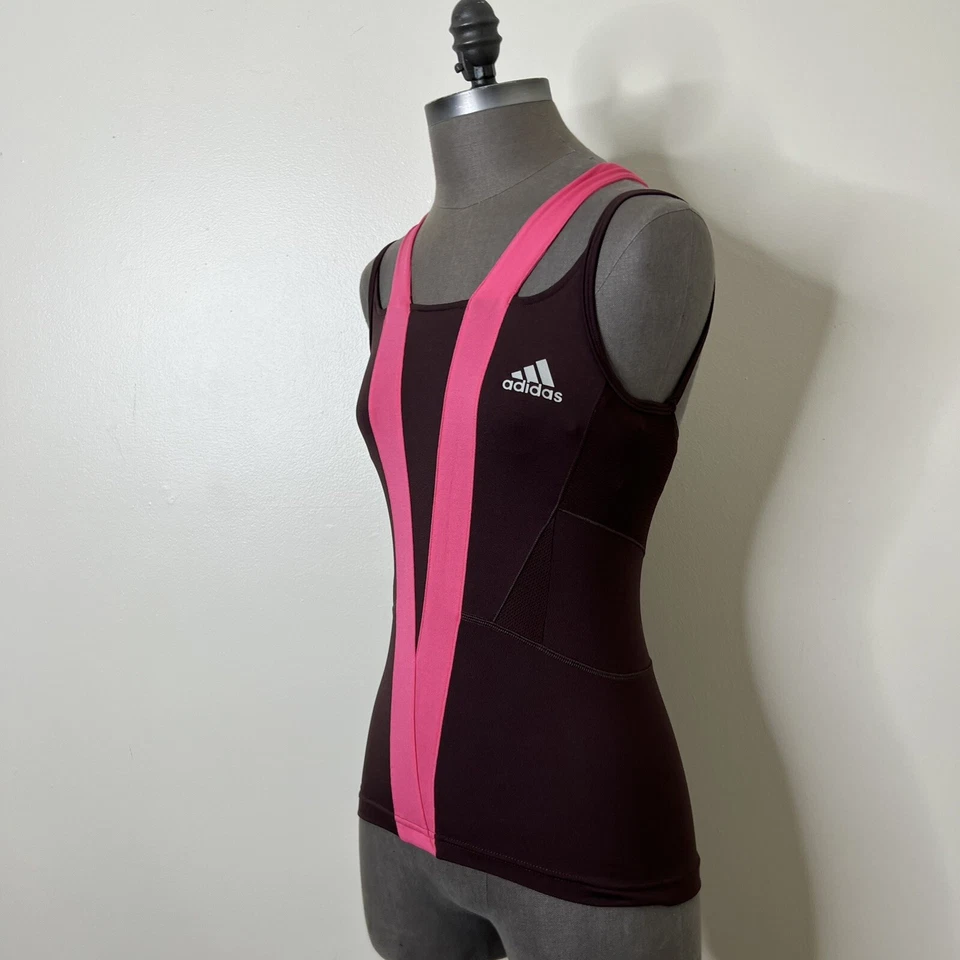 Camiseta regata Adidas Yoga atlética crossFIT construída em estilo cami sutiã Clima 365 - Imagem 4 de 4