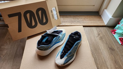 YEEZY 700 v3 ARZARETH 8.5UK - Picture 4 of 5