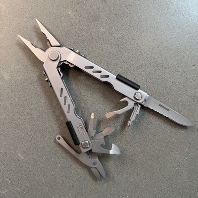 Gerber MP400 Multi Tool USA Compact Pliers Knife File Screwdriver