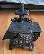 Vintage QUEEN Salesman's Sample Miniature Cast Iron Stove