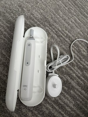 Oral-B iO Series Electric Toothbrush White (Type 3769) with Charger & Case