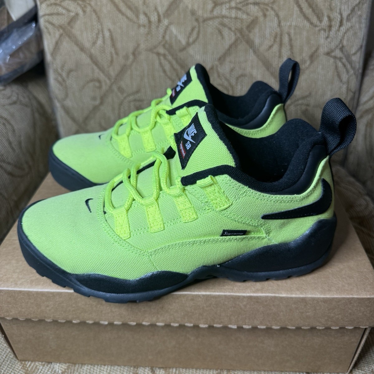 FQ3000-700 Supreme Nike SB Darwin Low Green Volt Black White 