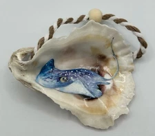 Oyster Shell Sting Ray Ornament by Seahorse Gallery Inc (z445)