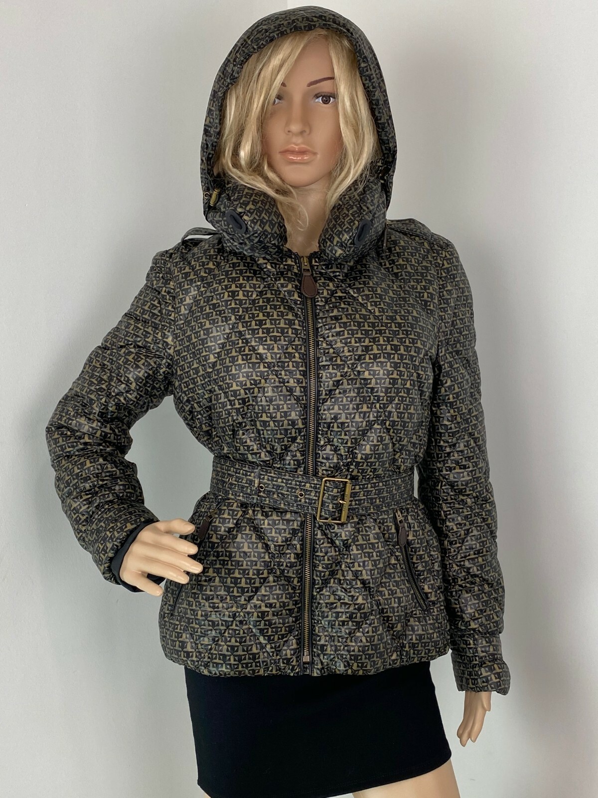 black thin puffer coat