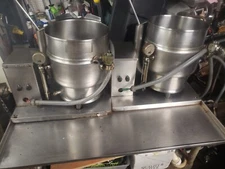 Pair Of Groen Tilt kettle, TDB/7-20, Fair Condition