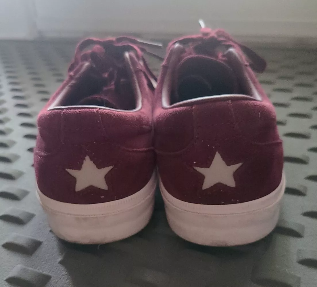 Maroon converse one clearance star