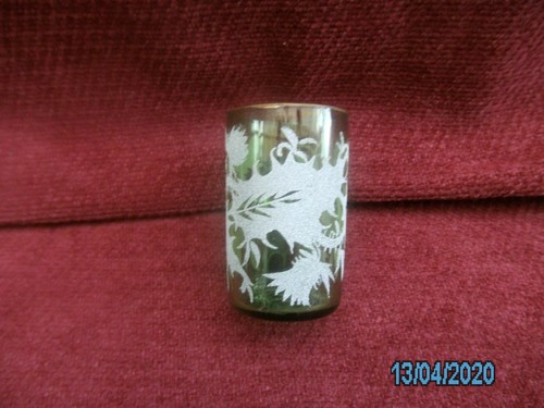 2 SMALL VINTAGE GREEN GLASS DECORATED JUGS - Picture 12 of 12