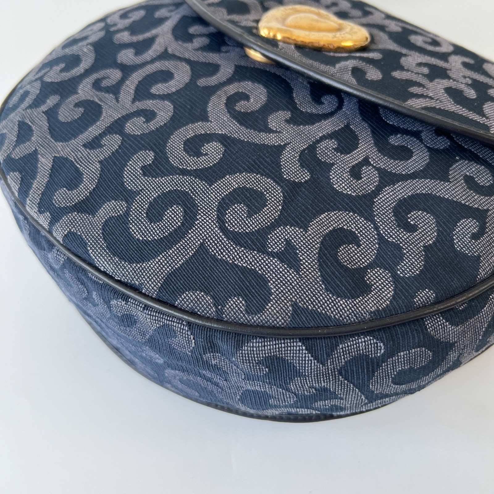 Borsa da sella Yves Saint Laurent vintage logo cuore con motivo barocco