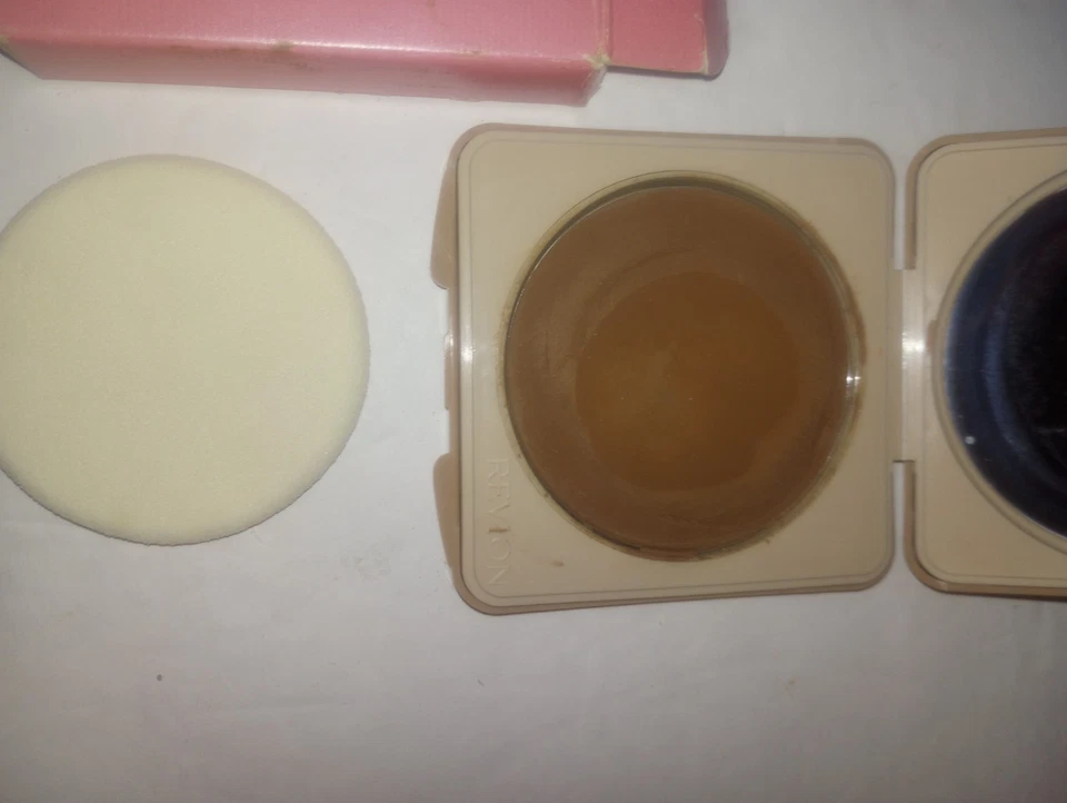 Revlon Skin Balance Powder Perfect Bronze NIB 4 Oz Sunscreen - Image 2 of 4