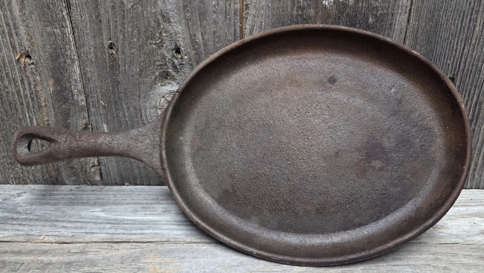 Cast Iron Oval Frying Pan 11" x 7" Flat-Bottomed Gas Electric Compatible Brown