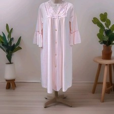 Vtg Shadow Line Robe Nylon w/ Lace Floral Design Pale Peach Size Small Cam