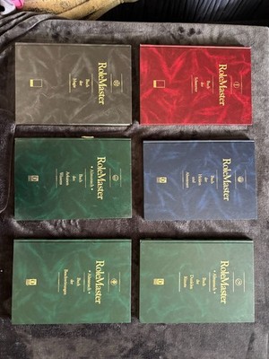 Rolemaster Regelwerke von Laurin und Queengames, Kunstleder