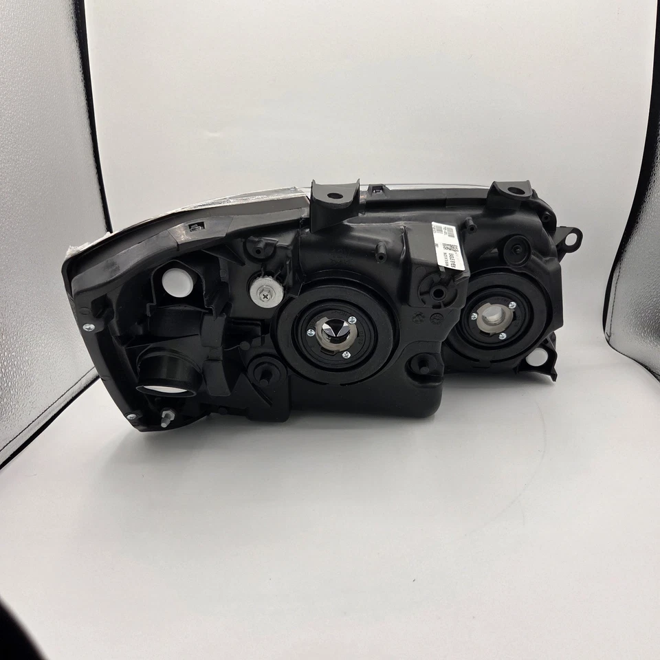 Conjunto de faros lado conductor izquierdo Toyota Highlander 2004-2006 - Dorman 1592025 Foto 3 de 4