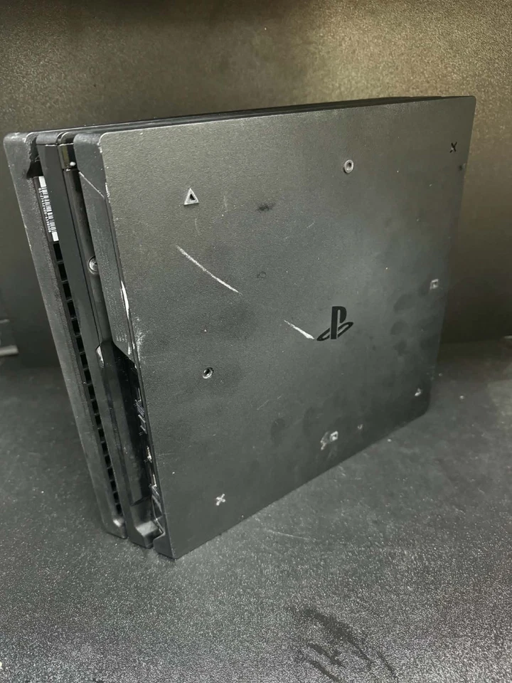 Sony PlayStation 4 Pro, photo 2 of 5