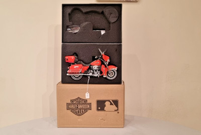 Ertl Harley Davidson Ultra Classic Electra Glide FLHTCU Detroit Tigers 1/12 2008