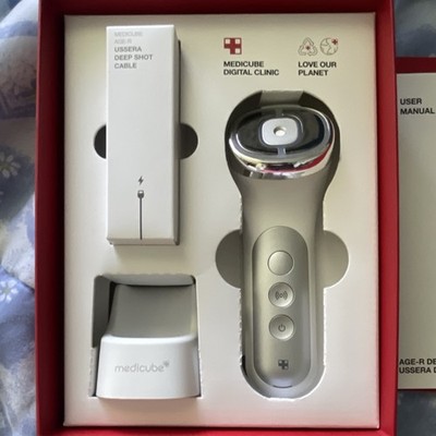 medicube AGE-R Ussera Deep Shot Facial Device Set w/ Stand, Cable, 3 Speed