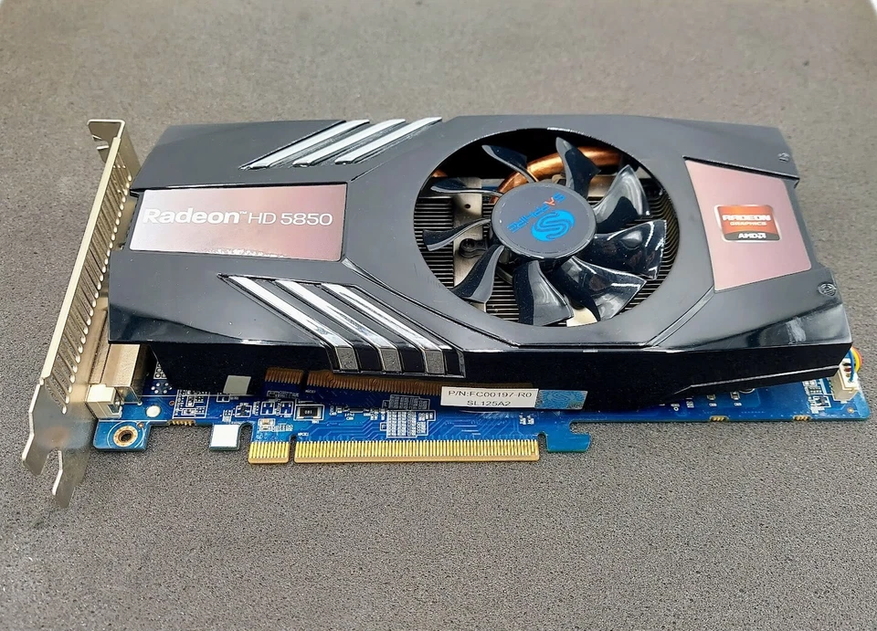 ATI Sapphire Radeon HD 5850 XTREME 1 GB GDDR5 HDMI/DVI/DP Foto 2 de 4