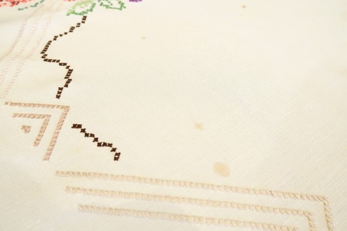 VINTAGE CROSS STITCH FLORAL TABLECLOTH WITH CROCHET TRIM 129cm x 125cm - Bild 4 von 9
