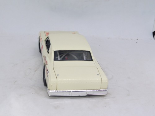 DALE EARNHARDT #8 DOC'S CYCLE CENTER 1984 CHEVROLET MONTE CARLO BY ACTION - Bild 4 von 4