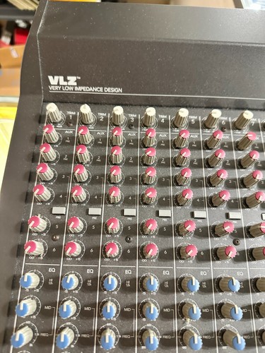 Placa de mezcla de audio profesional Mackie SR 24-4 VLZ 24 canales 4 buses - Imagen 3 de 4