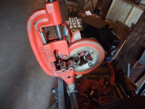 Ridgid 1822-1 Auto Chuck Pipe threader Machine With Dies -115v - Picture 11 of 12