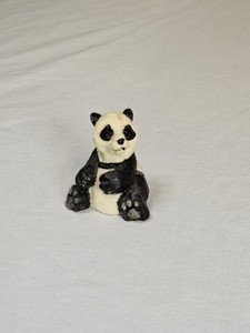 Vintage Itty Bitty World United Design Panda Bear Ceramic Figurine On Card 1989