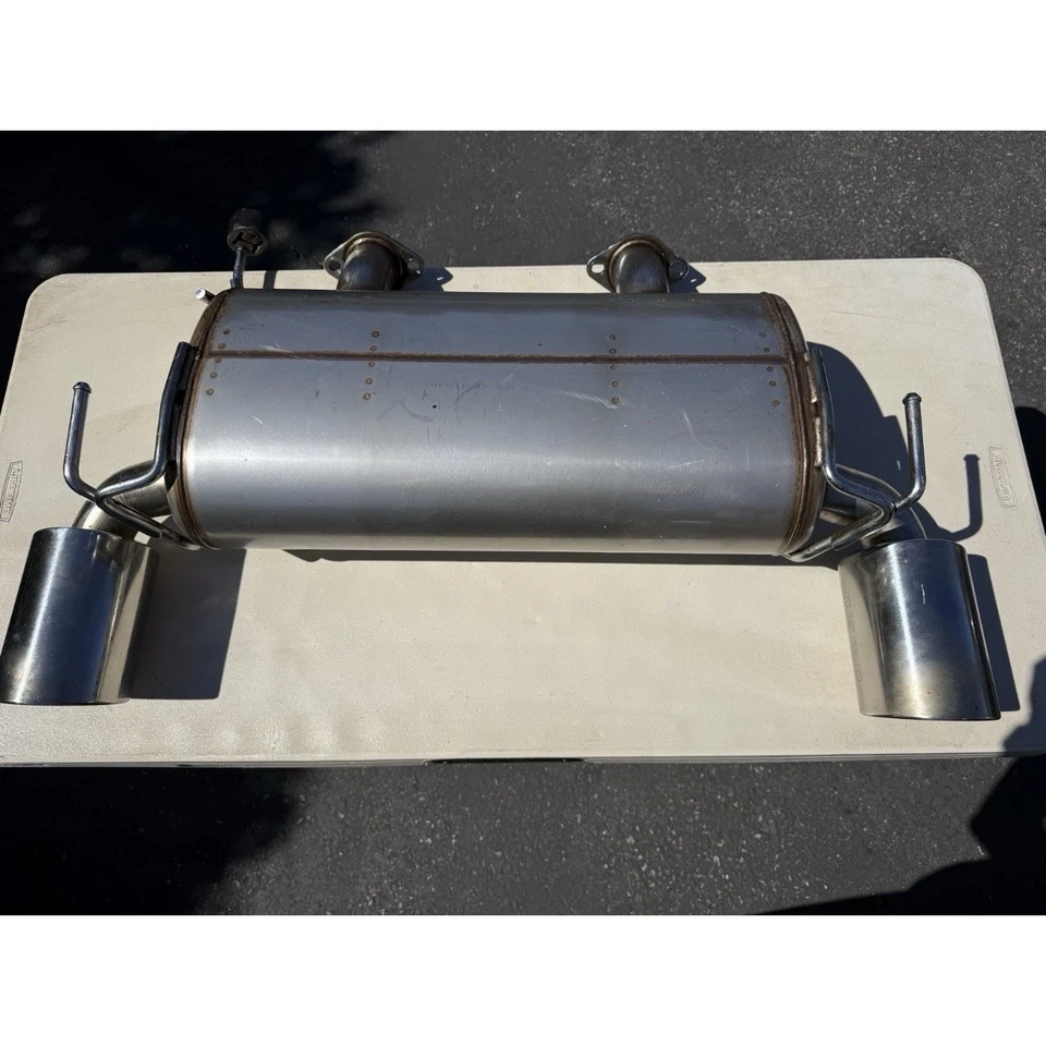 ESCAPE SILENCIADOR TRASERO NISSAN 370Z NISMO 2009-2021 OEM - Se vende como está Foto 4 de 4