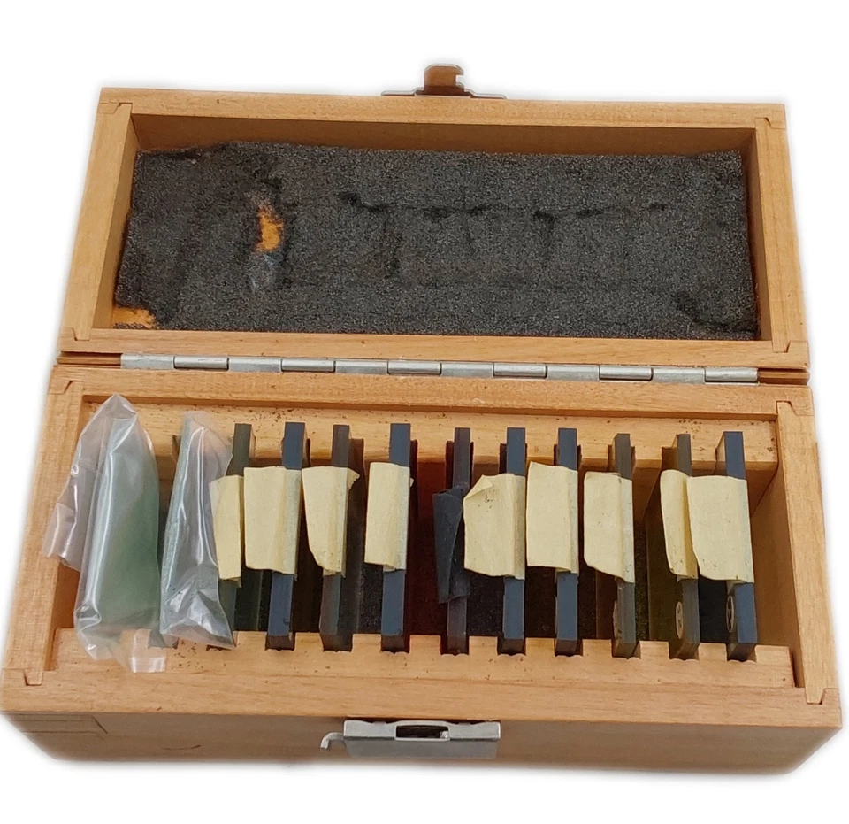 Corion Corporation Wavelength Filter Set 500-590nm w/ Case - Image 3 of 4