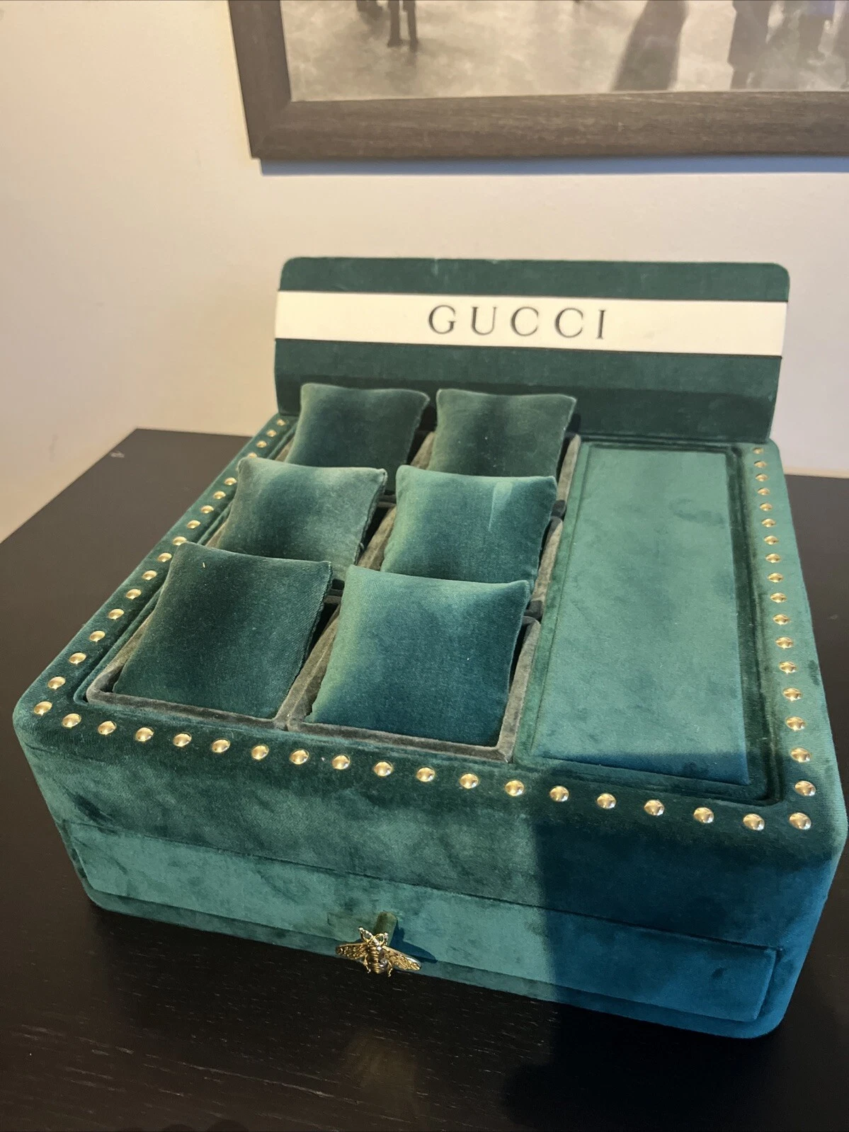 Présentoir magasin Gucci boite à bijoux boîte montre Gucci très bon état à voir