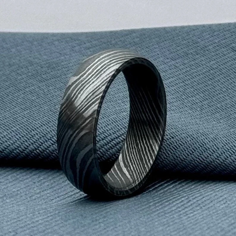 Handmade Unisex Damascus Steel Ring with gray/green Wood Inlay – Unique Jewelry - Image 3 of 4