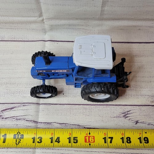 Vintage 1/32 scale Ford TW-5 die-cast/plastic tractor with 3 pt hitch blue/gray - Picture 2 of 9
