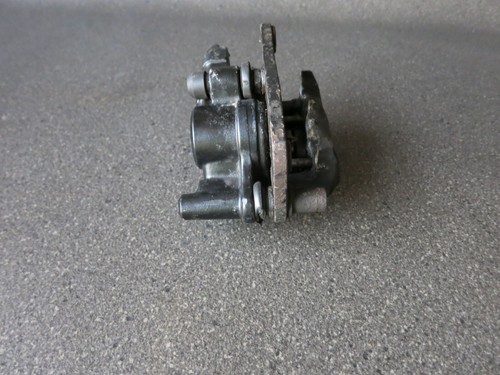 Triumph T595 955i Daytona 1997-01 Rear brake Calliper Caliper - Picture 6 of 8
