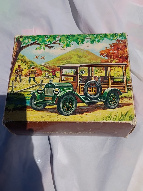 Avon 1923 Star STATION WAGON Green Woody Cologue Bottle in Box vintage 