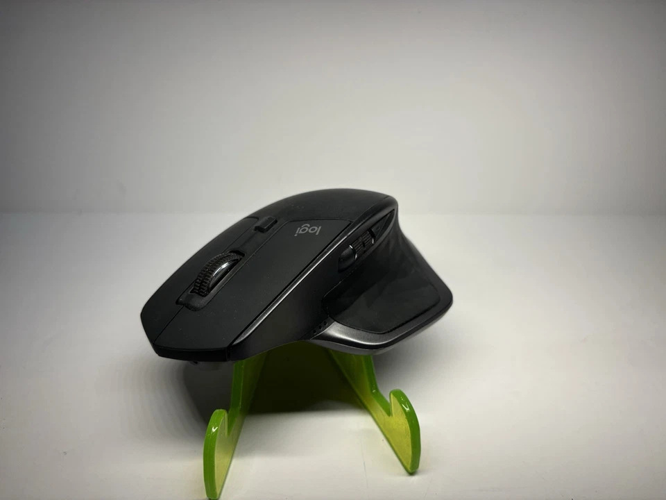 Logitech MX Master 2S Wireless Mouse. WORKS PERFECTLY FINE - Image 2 of 3
