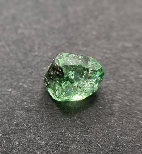Cristal granate Tsavorita verde 1,91 quilates - Merelani Hills, Tanzania - Imagen 5 de 6