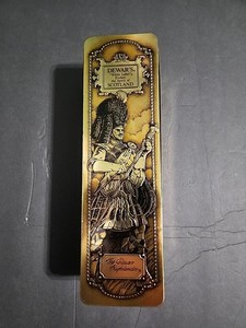 Dewar's White Label Highlander Scotch Whiskey Empty Gold Collectible Tin 