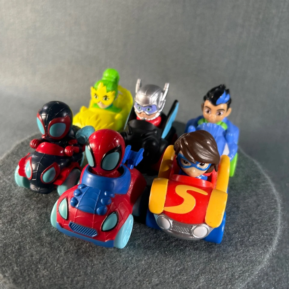 Lote de figuras de vehículo de carreras Minis Spidey and His Amazing Friends de Marvel Comics Foto 4 de 4