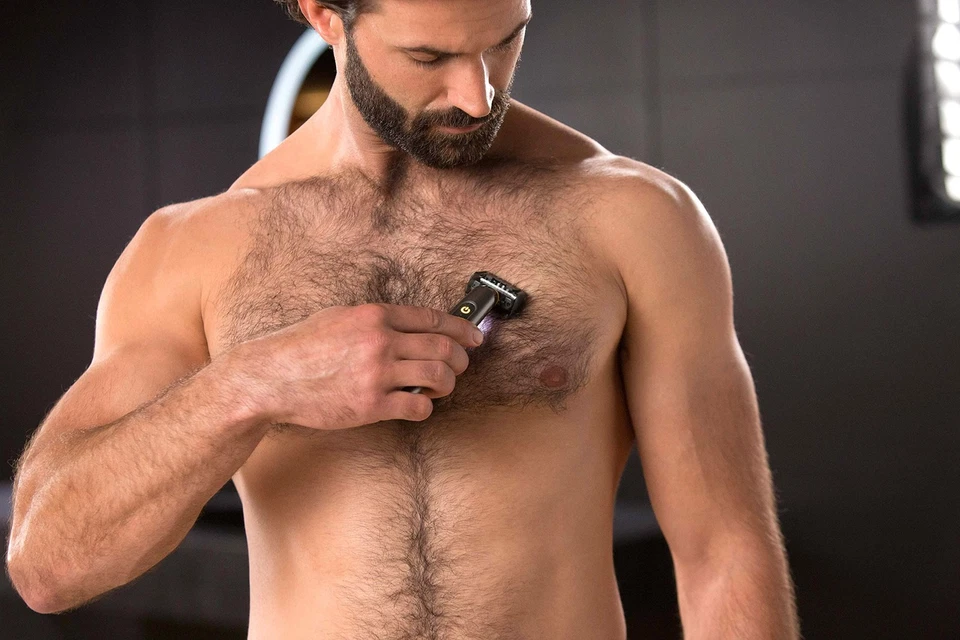 Maquinilla de afeitar MicroTouch SOLO titanio recargable para barba y cuerpo que recorta bordes Sha... Foto 4 de 4