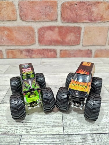 Hot Wheels Monster Jam Lote Excavadora de Tumbas y Camiones Infernos Mattel 1:64 - Imagen 1 de 8