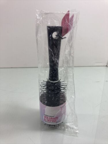 Vented Hollow Core Faster Blow-drying Round Brush Volumize & Define - Picture 3 of 5