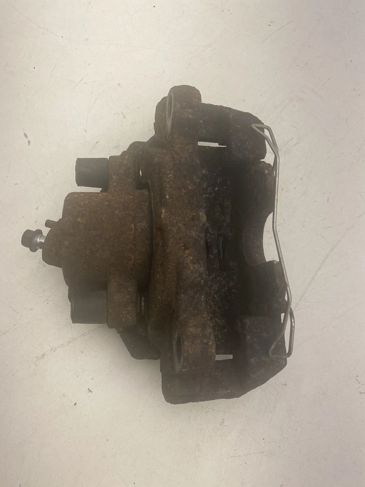 Pinza delantera izquierda Volkswagen Jetta Wagon 2011-2014 OEM. Foto 2 de 4