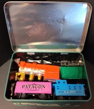 Toy Train In a Tin Express Railway Locomotive Caboose Coal Car 12 pc oval track