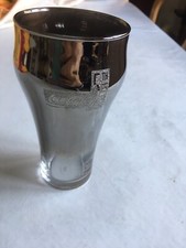 rare   verre Coca-Cola 5th Avenue / modèle silver mercury avec logo en relief.