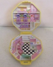 Polly Pocket-Polly's Hair Salon-Yellow Compact-1990-Bluebird-Compact Only